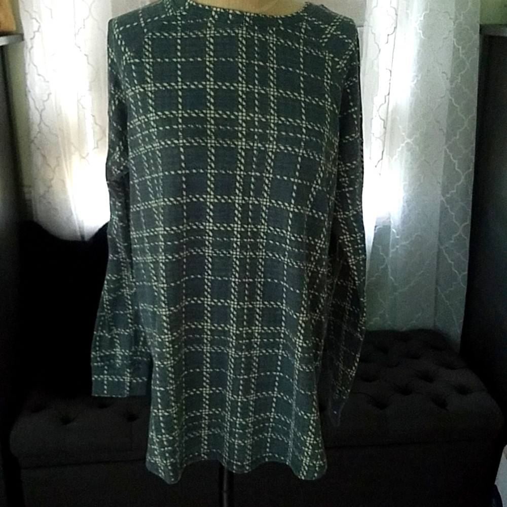 LulaRoe Erin long sleeved top size medium